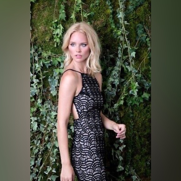 Stone Cold Fox Logan Dress - Picture 2 of 8